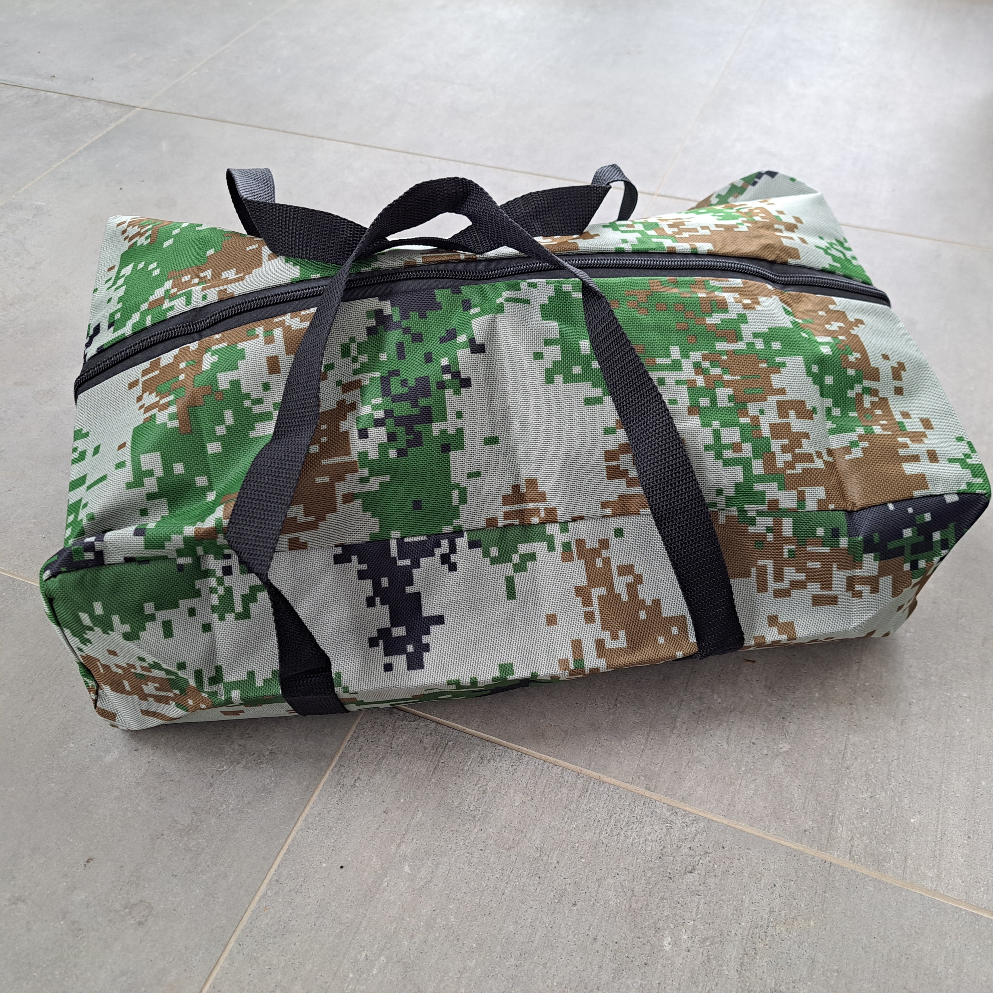 Szállítótáska etetőhajókhoz – terepmintás