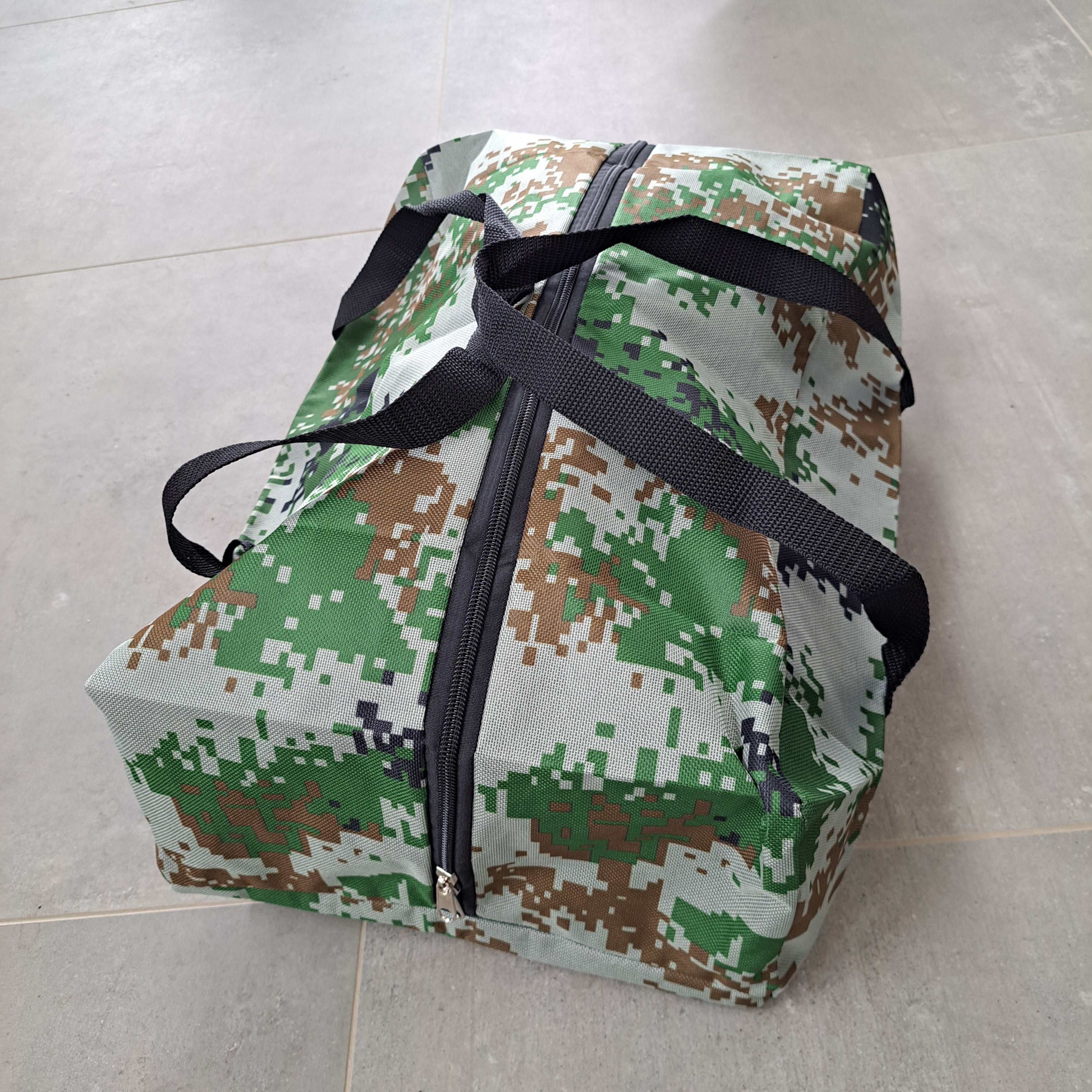 Szállítótáska etetőhajókhoz – terepmintás