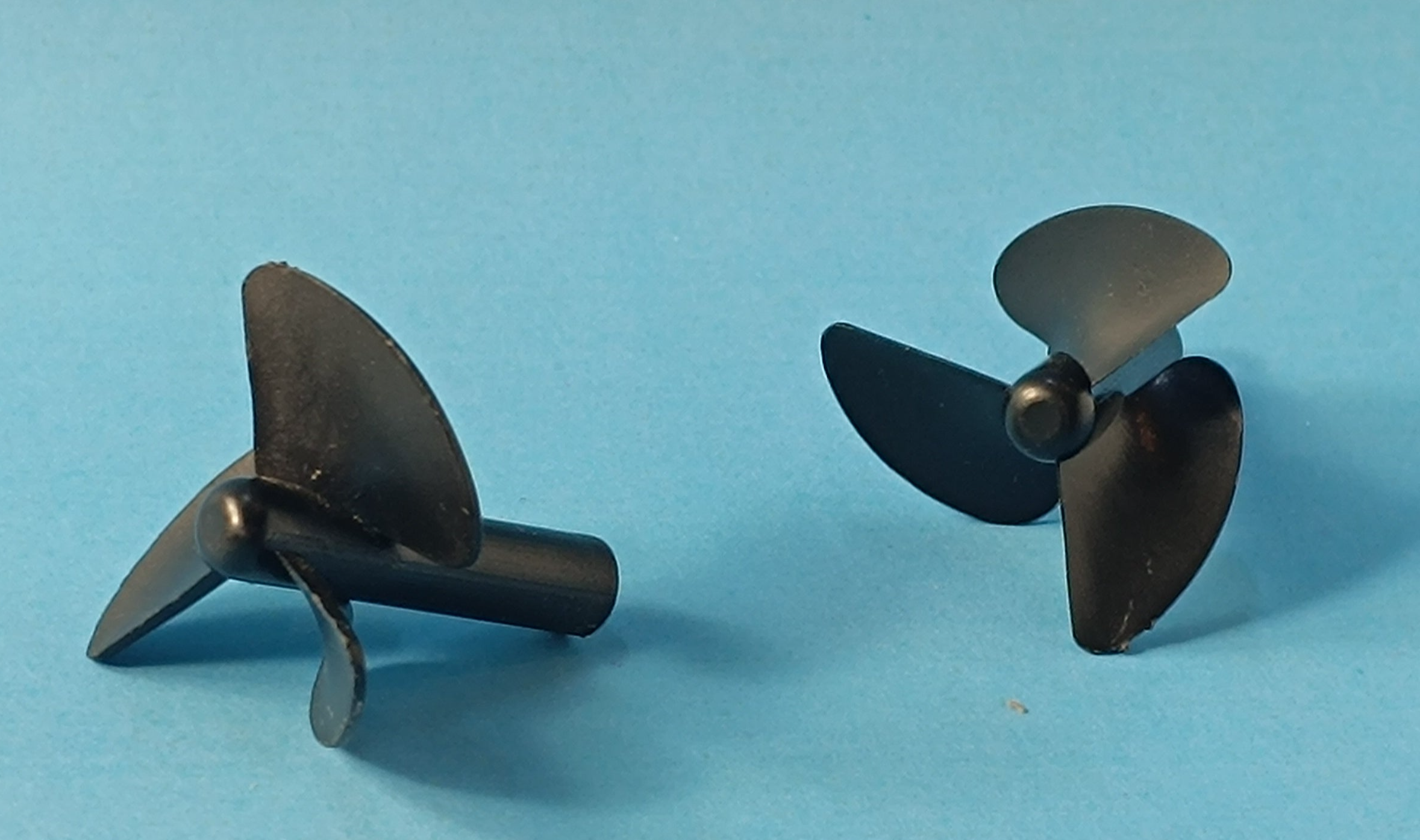 Propellers for compact cargo boats (pair)