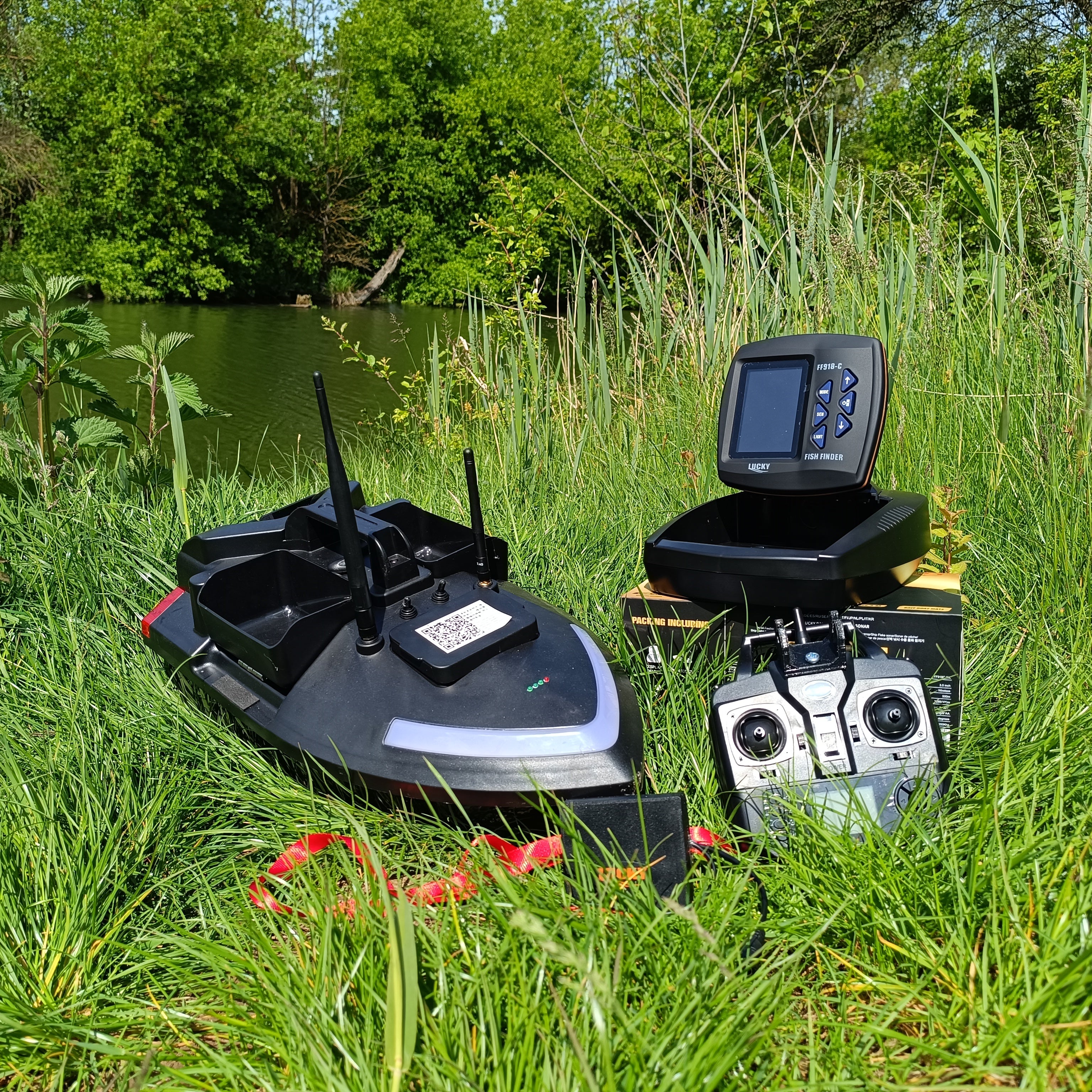 Grizzly ECHO - boat with built-in color sonar and GPS