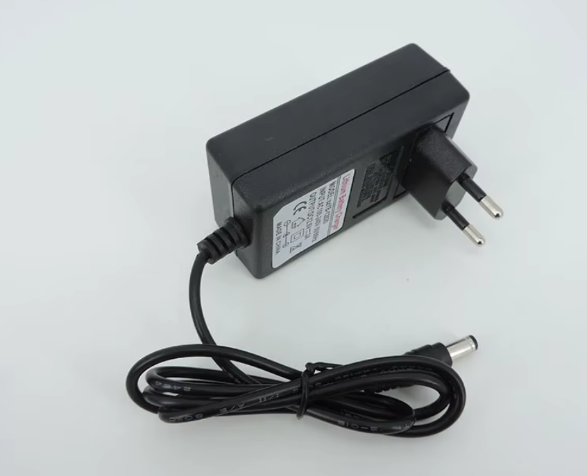 Nabíjačka lítiových batérií 12,6V / 2000 mA